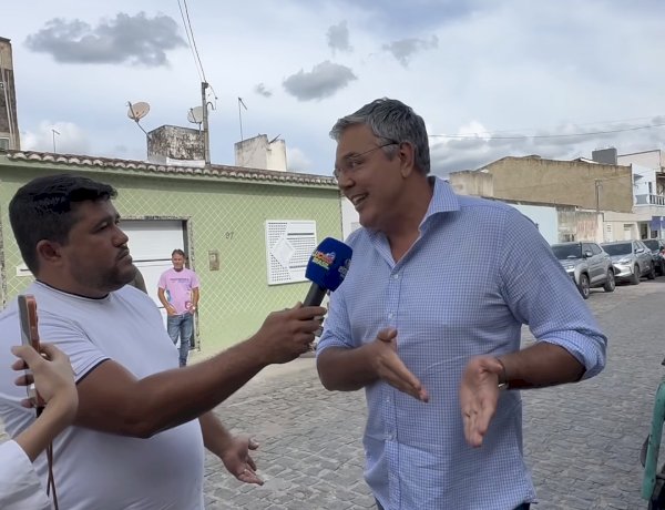 Prefeito Sérgio Reis é vaiado durante ordem de serviço para pavimentação de 50 ruas em Lagarto por meio de emenda do deputado Gustinho Ribeiro