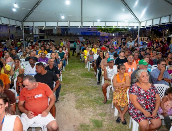 Prefeitura de Aracaju entrega mais de 300 títulos de propriedade a moradores do loteamento Pantanal
